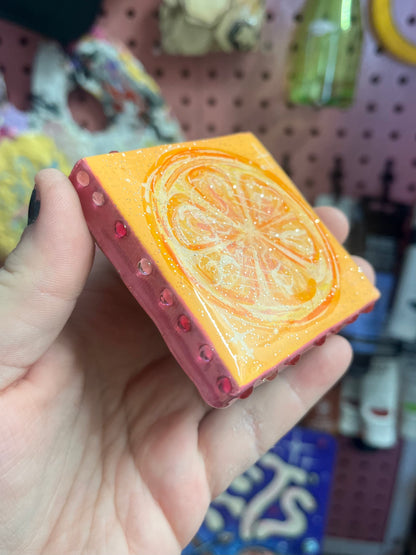 Toile aimantée orange 2x2 po. 🧲🍊💗