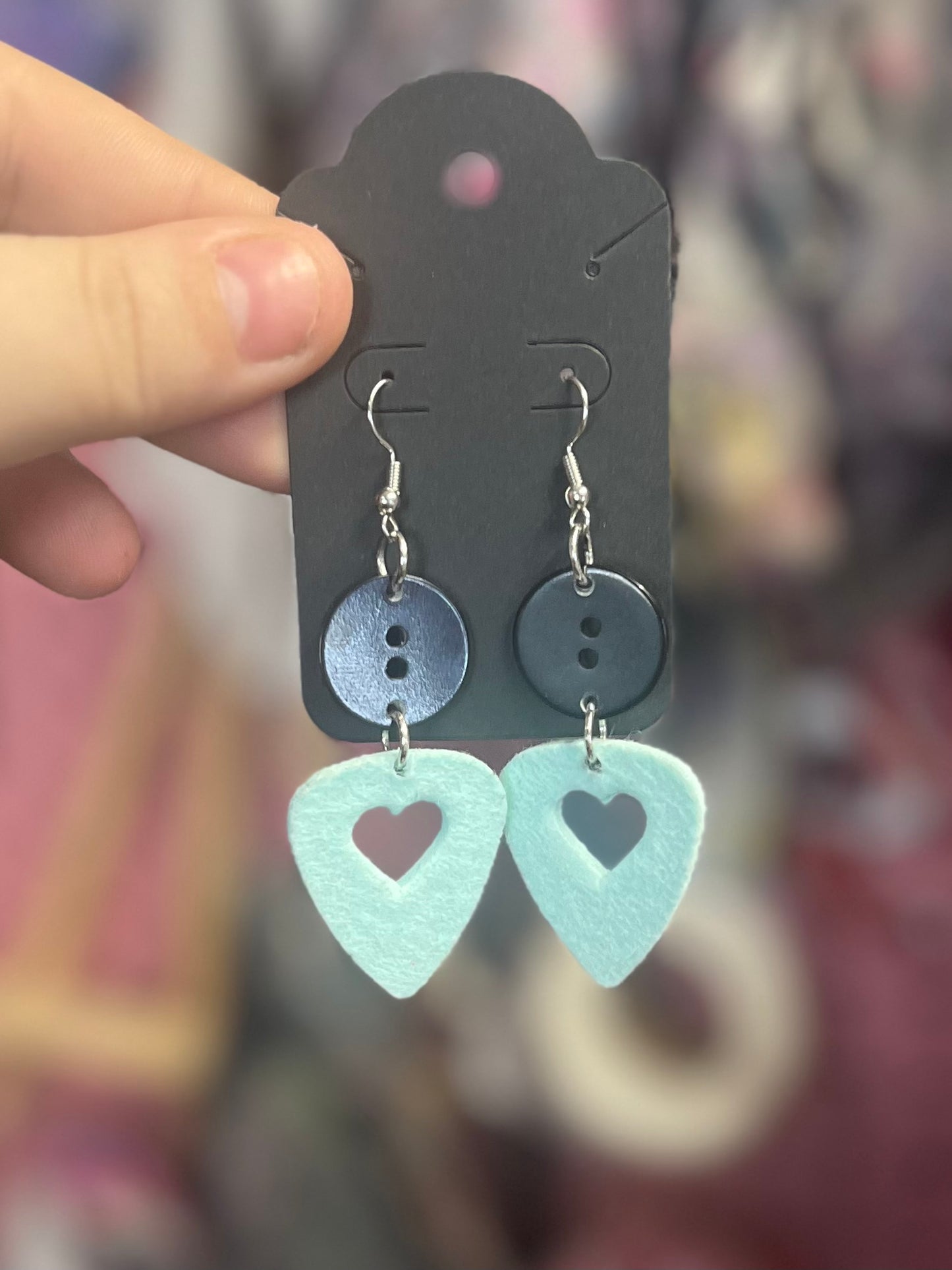 Boucles d’oreilles sur-recyclées picks guitares♻️💜