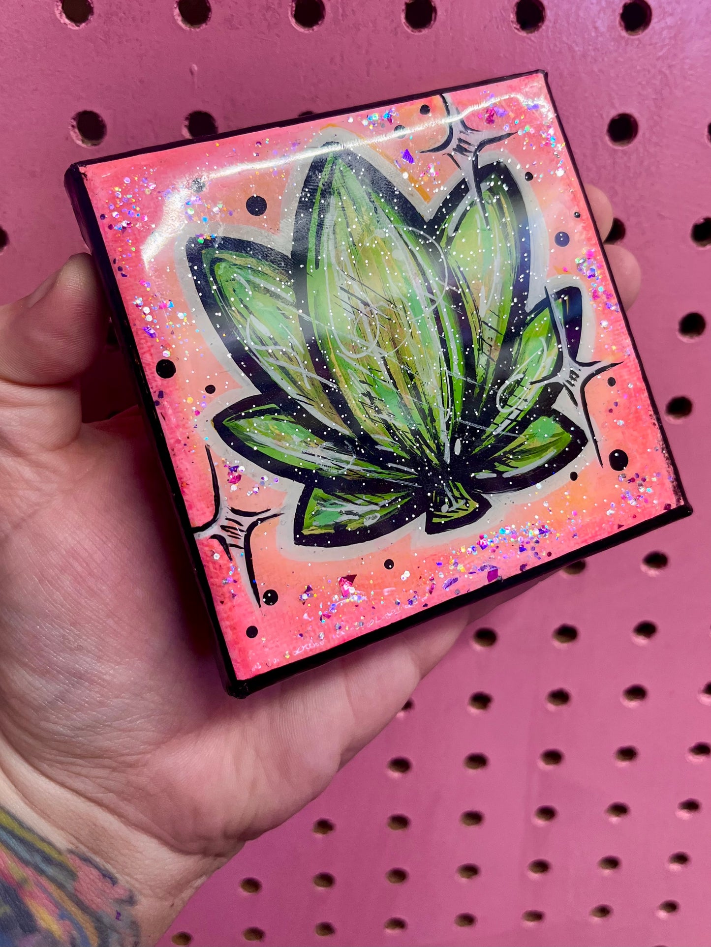 Toile aimantée cannabis 4x4 po. #001🍃🧲💗